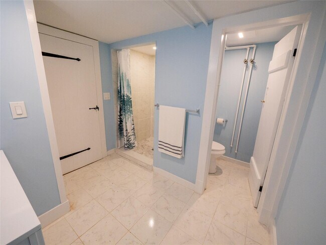 Building Photo - 11 Glen Arden Dr