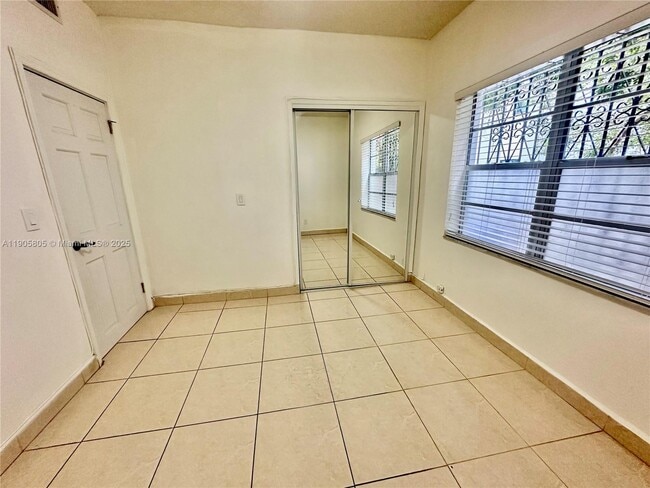 Building Photo - 1508 SW 13th Ave