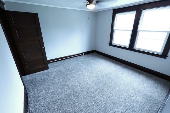 Building Photo - 1598 Pilgrim St