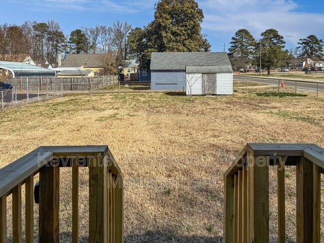 Building Photo - 518 E Read St