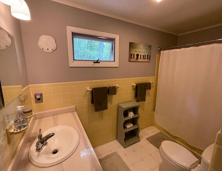 Building Photo - 91 Shore Rd