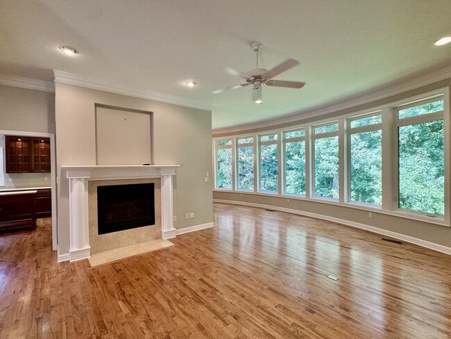 Building Photo - 124 Vinita Ln