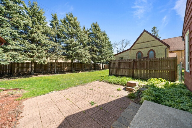 Building Photo - 11 S Church St