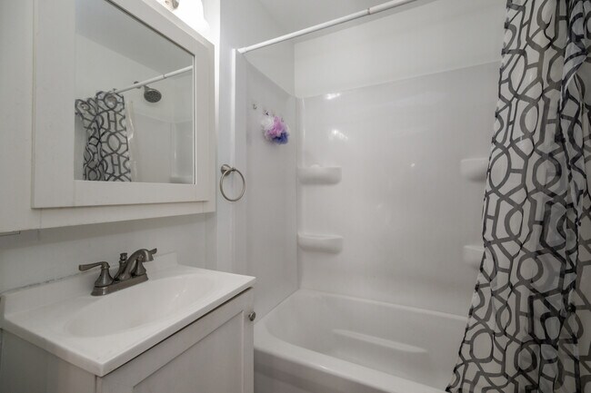 Building Photo - 3706 Chicago Rd