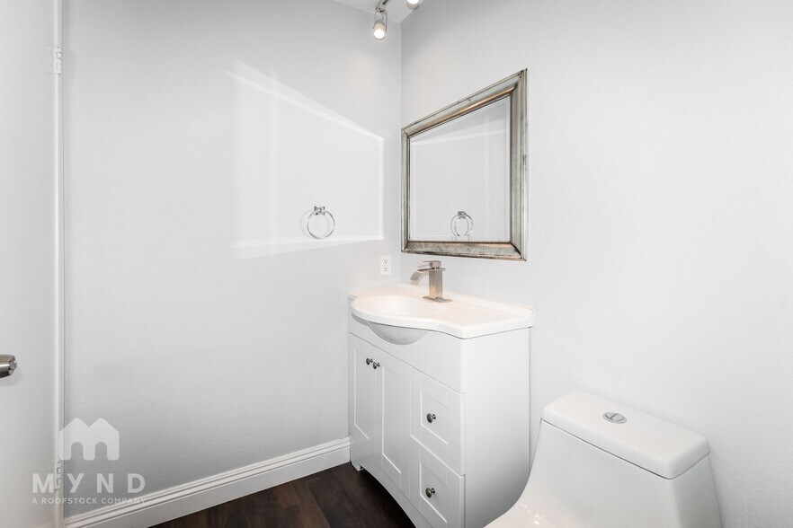 Building Photo - 17081 W Bernardo Dr