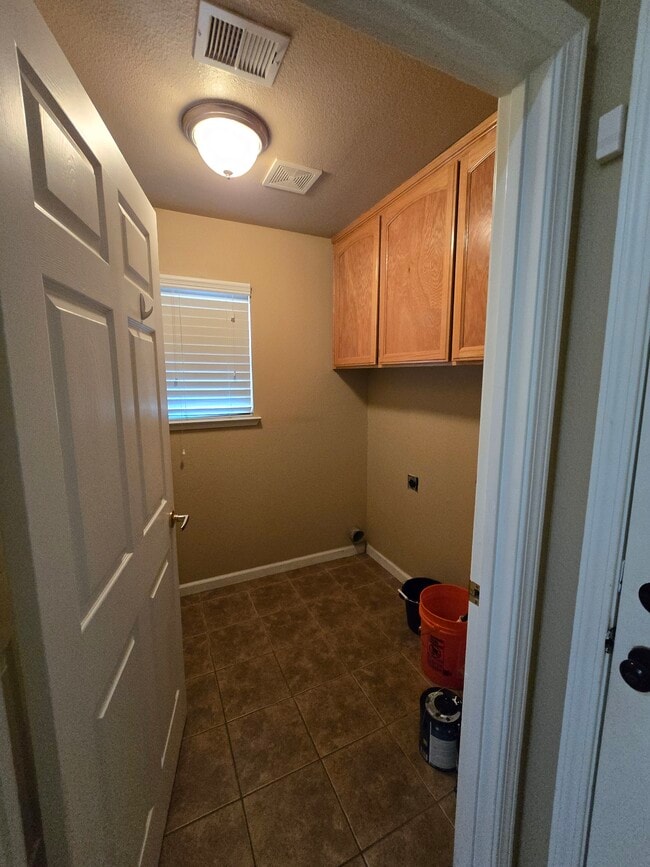 Building Photo - 3017 Desert Ranch Way