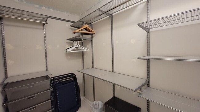 Building Photo - 101 N Birch Rd