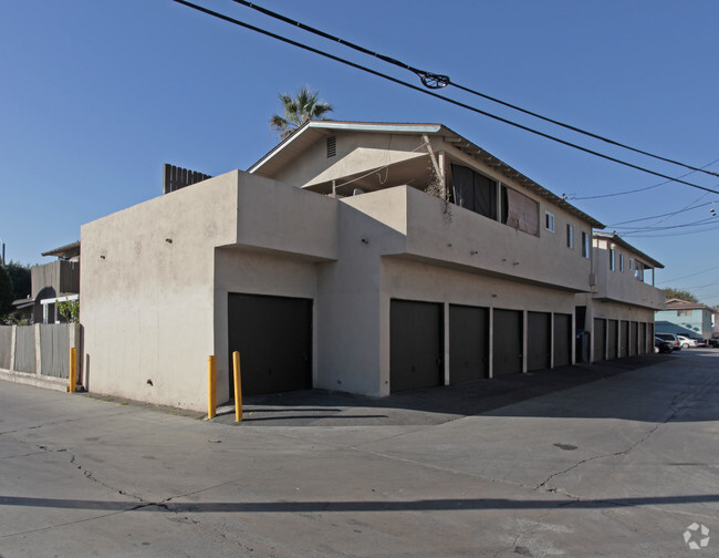 Building Photo - 1735 W Ball Rd