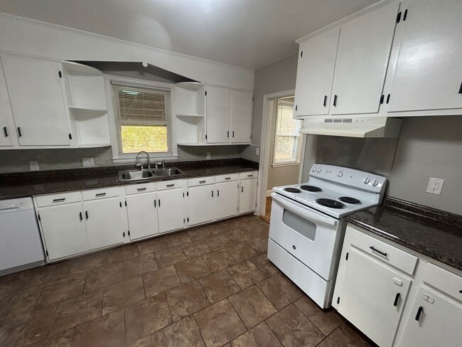 Building Photo - 623 S Beltline Blvd