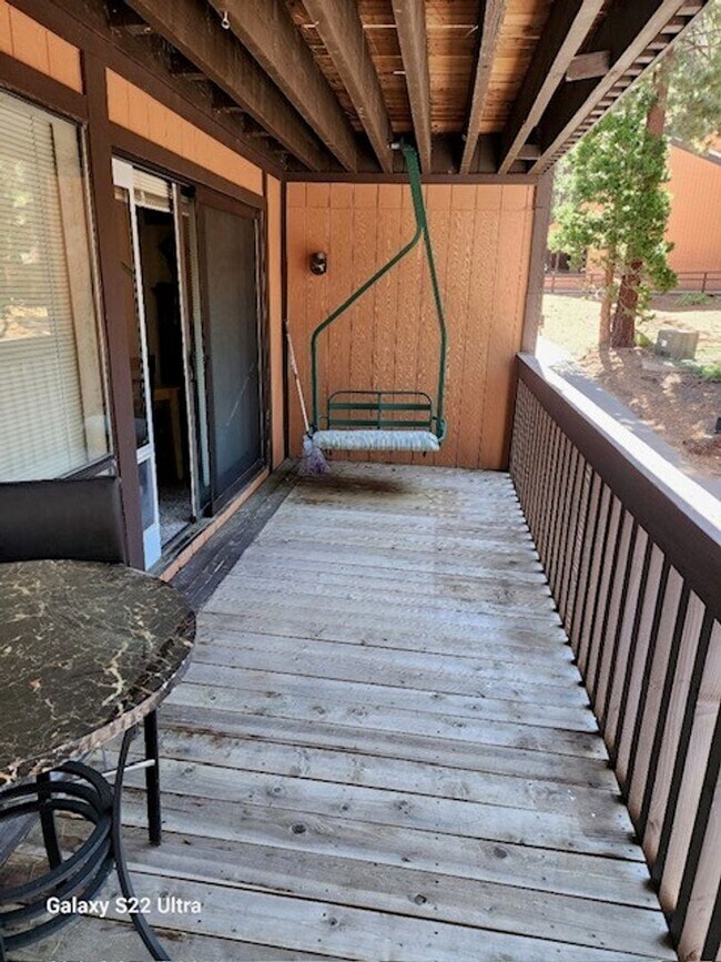 Building Photo - True Skier's Condo! Available for a Seasonal tern rental (3-6 months). Call me today!!