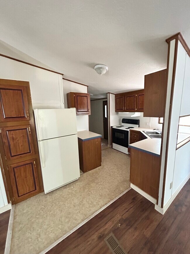 Building Photo - 3675 Alm Rd