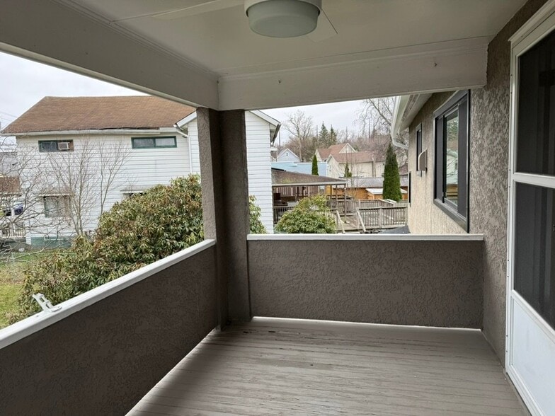 Building Photo - 307 Warren St