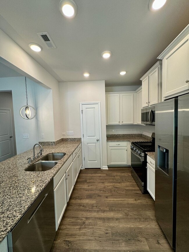 Building Photo - 3BR/2BA Townhouse in The Townes at Sherrills Ford