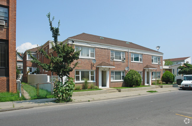 Building Photo - Long Beach Garden Apartments