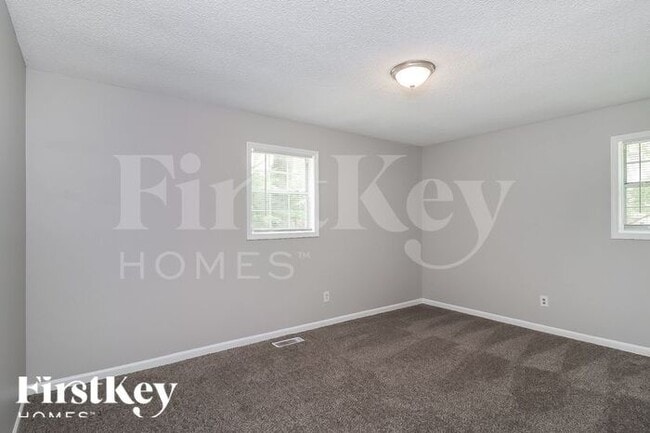 Building Photo - 860 Green Forest Dr