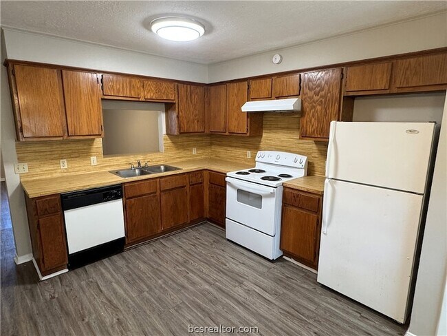 Building Photo - 2000 Monito Way
