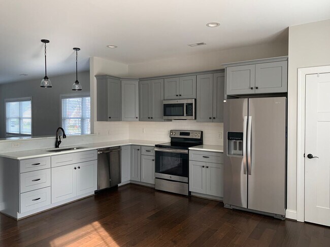 Building Photo - Cornerstone Townhomes-Convenient Timberlake Area