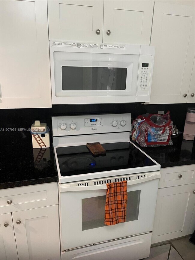 Building Photo - 1500 Jefferson Dr