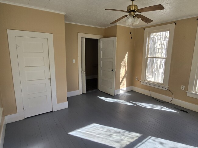 Building Photo - 505 Ave 2 NE