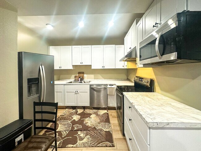 Building Photo - Grand 6bd 4ba Crystal Valley home with an in-law suite!!!