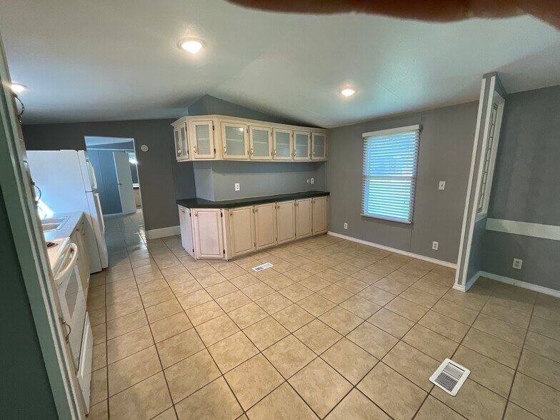 Building Photo - 112 County Road 3563