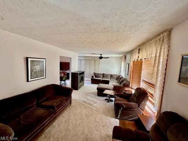Building Photo - Lakeview 3 Bedroom  1.5 Bath  Home for Ren...