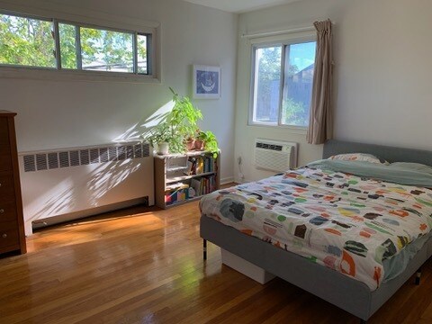 Building Photo - 1390 Bryant St NE