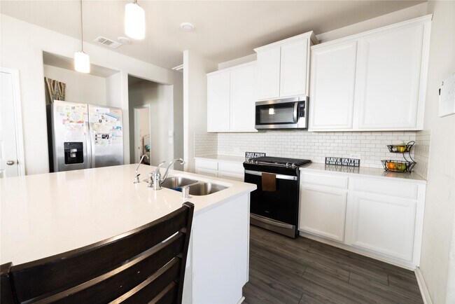 Building Photo - 7155 Blue Oak Dr