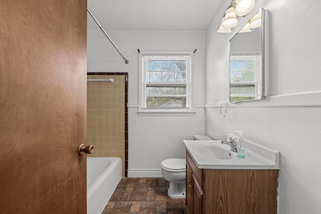 Building Photo - 1311 W Worley St