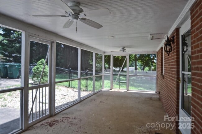 Building Photo - 601 S Cedar Ave