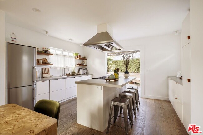 Building Photo - 601 Crestmoore Pl