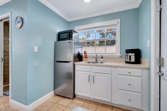 Building Photo - 310 Gulfstream Dr