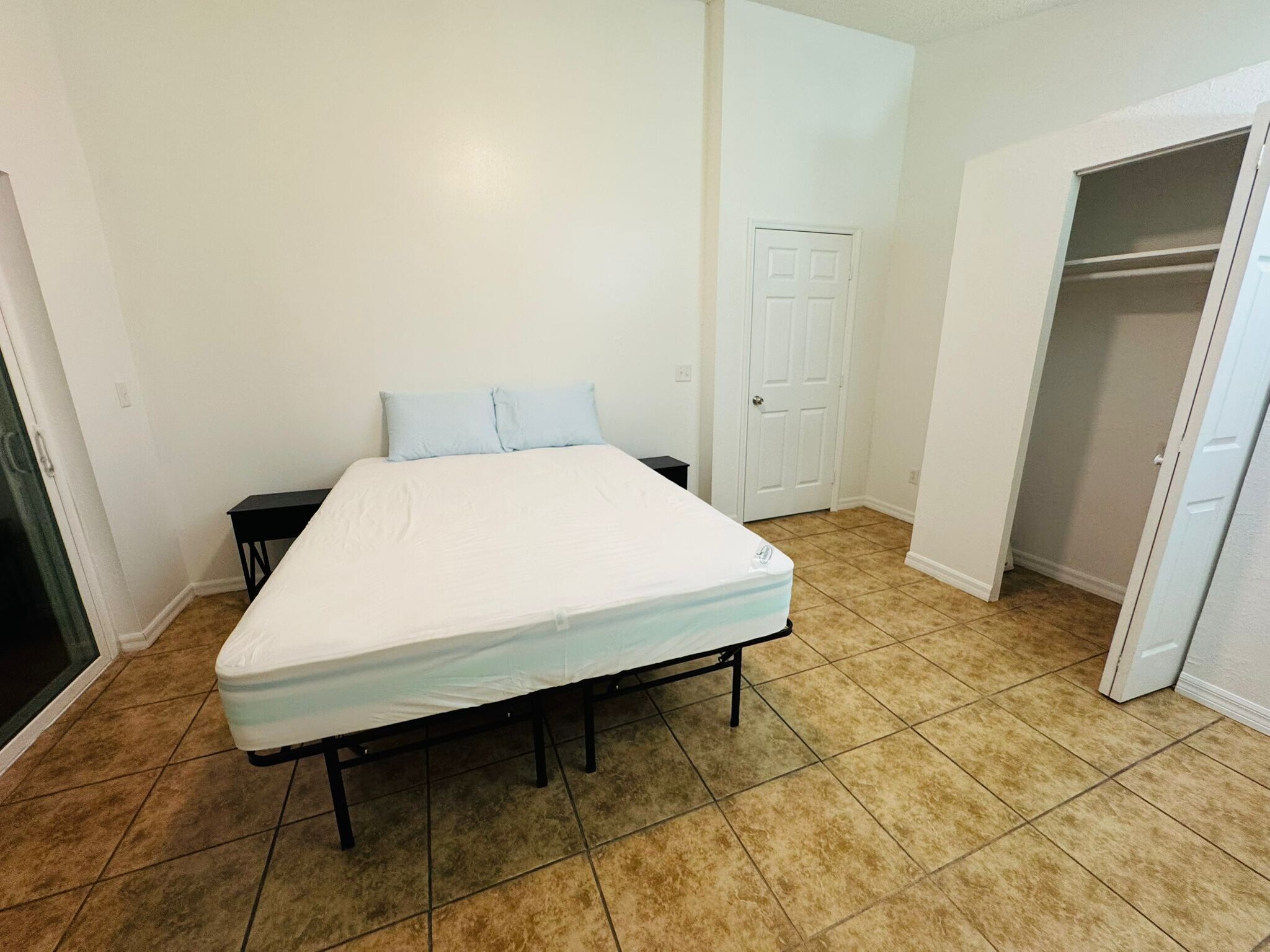 Private Room - 536 Cheshire Way