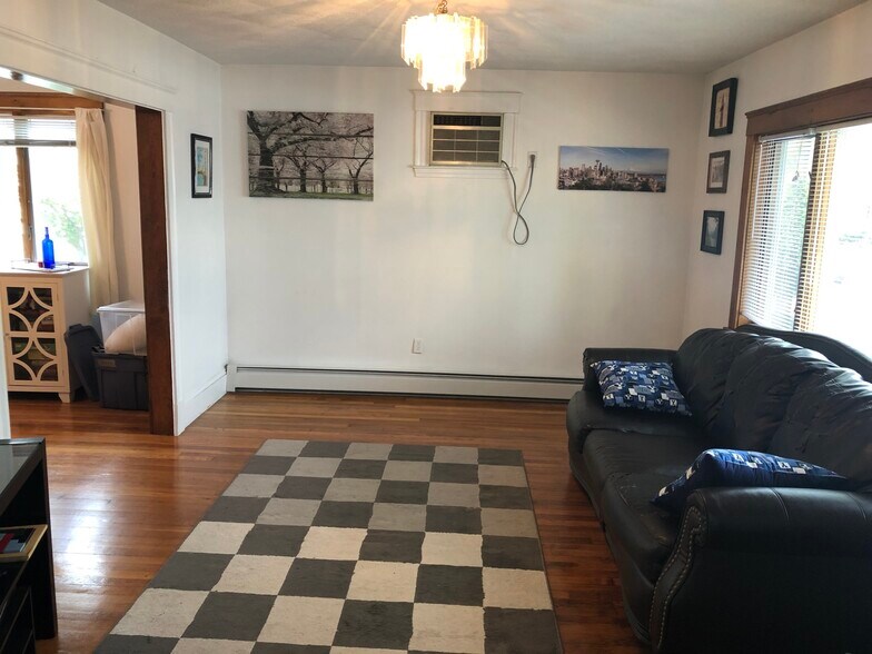 Building Photo - 54 Varnum St