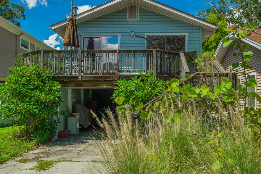 Primary Photo - 3315 W Empedrado St