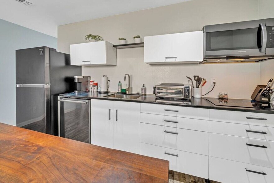 Building Photo - 312 Bream Ave