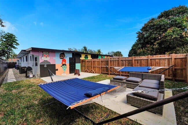 Building Photo - 1324 NE 151st St