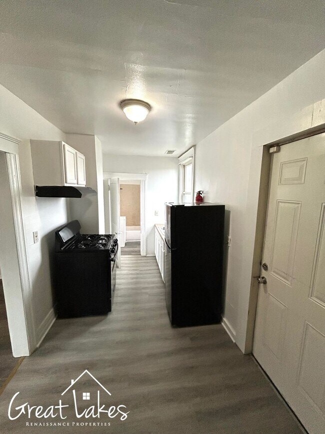 Building Photo - 8126 Gartner St