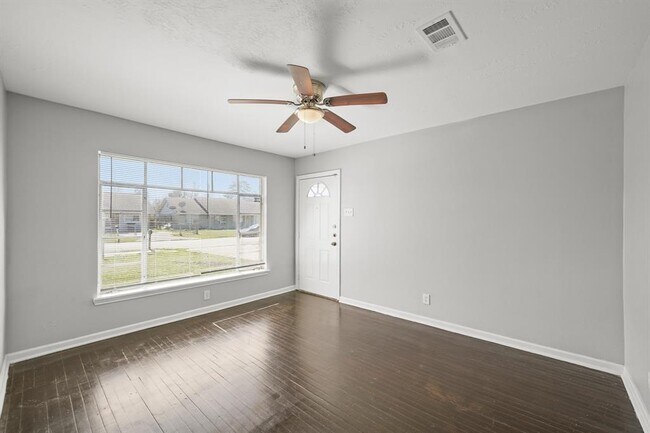 Building Photo - 9315 Laura Koppe Rd