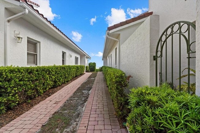 Building Photo - 2254 Harbour Ct Dr