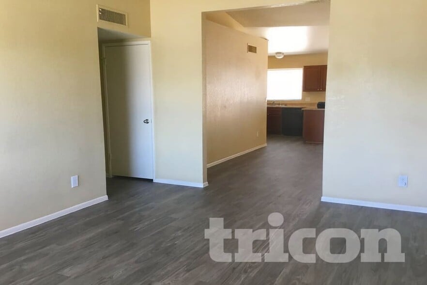 Building Photo - 10710 W Sells Dr