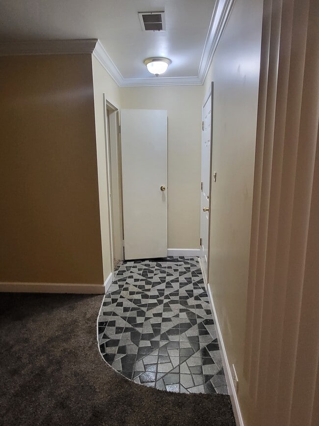 Building Photo - 517 Lakewood Blvd