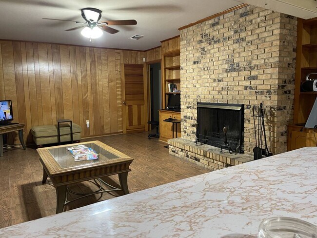 Building Photo - Home for RENT in North Baton Rouge