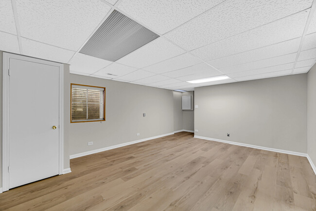 Building Photo - 2301 Knollwood Cir