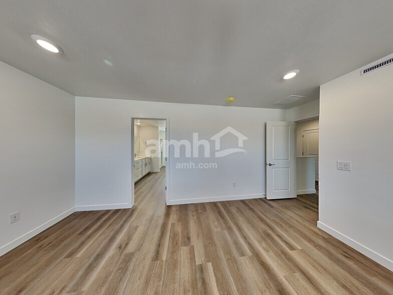 Building Photo - 6525 E Paseo Baranda