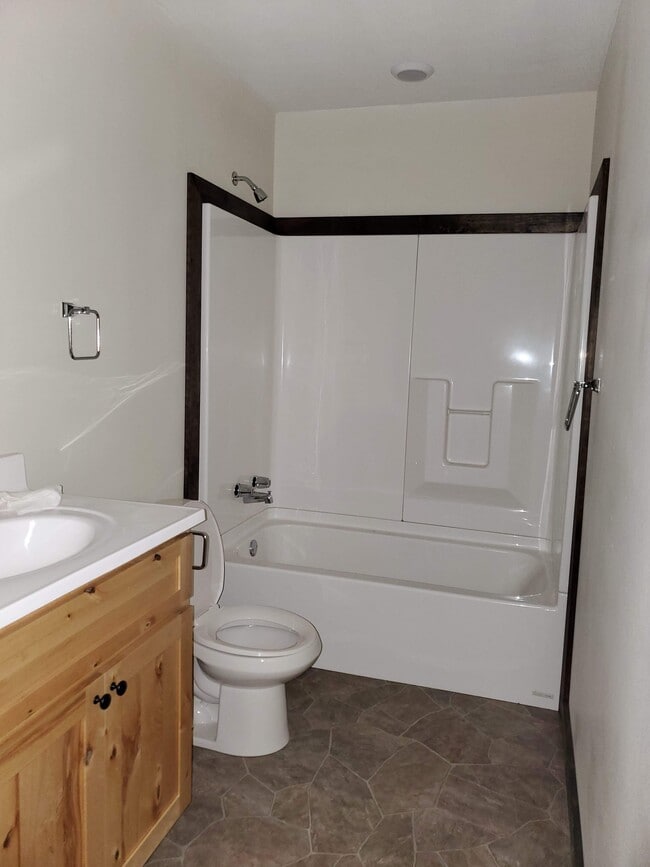 Building Photo - 237 Kingsley Dr