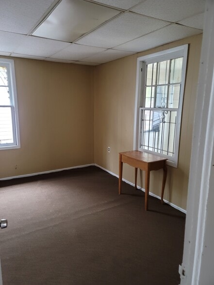 Bedroom - 522 Oak Pl