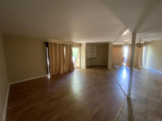 Building Photo - 2440 Price St