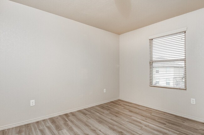 Building Photo - 10611 Goose Way
