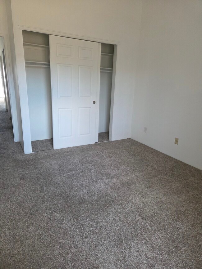 Building Photo - Stonecreek Park Condominiums